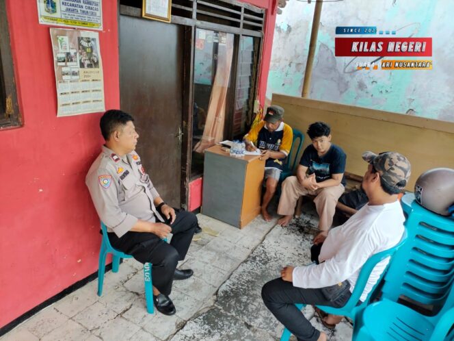 
Polsek Ciracas Beri Himbauan Persuasif ke Rumah Pelaku Tawuran di Rambutan