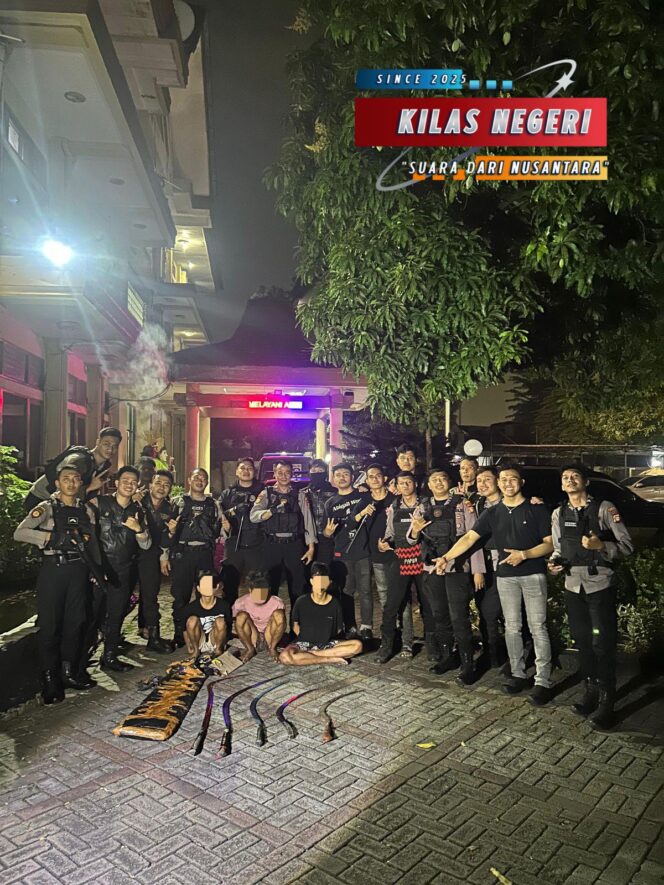 
Polisi Gagalkan Tawuran Berdarah di Kemayoran, 3 Remaja dan 5 Sajam Diamankan