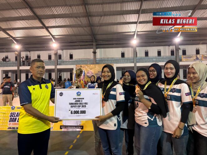 
Danlanal Bintan Hadiri Acara Penutupan Turnamen Bola Voli Bupati Cup 2025