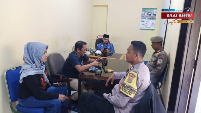 
BHABINKAMTIBMAS PINANG RANTI GELAR SAMBANG COOLING SYSTEM DI KANTOR KELURAHAN Wujudkan Harkamtibmas Lewat Sinergi dan Dialog Aktif