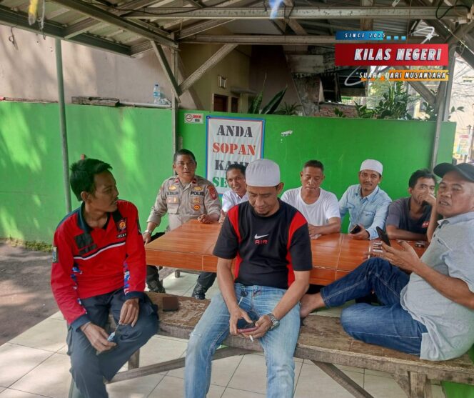 
PANIT BINMAS POLSEK KRAMATJATI GELAR “NGOPI KAMTIBMAS” BERSAMA WARGA BALEKAMBANG Sinergi Tiga Pilar dan Warga Jadi Kunci Jaga Keamanan Lingkungan