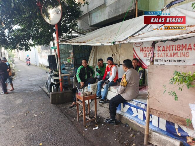 
Ngopi Kamtibmas, Polisi Gandeng Ojol Rawamangun Wujudkan Lingkungan Aman dan Kondusif