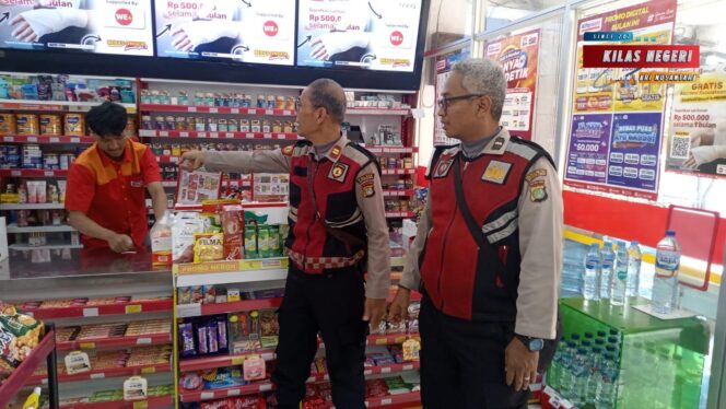 
Unit Samapta Polsek Jatinegara Gelar Patroli Dialogis di Alfamart Kampung Melayu