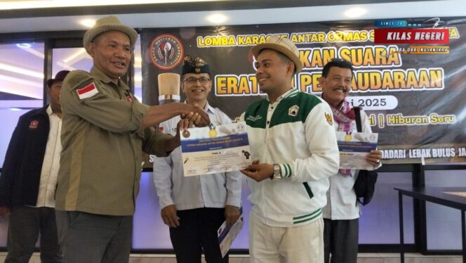 
Front Pemuda Muslim Maluku ( FPMM ) Juara Dua Lomba Karaoke Lintas Ormas