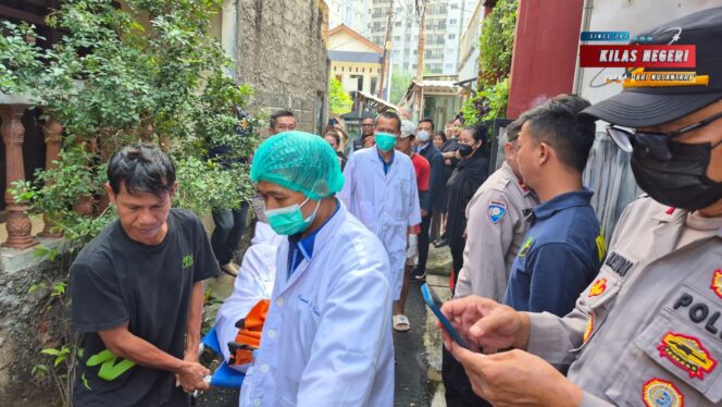 
SEORANG PRIA MENINGGAL DUNIA DIDUGA KARENA SAKIT DI KAWASAN CAWANG, POLSEK KRAMAT JATI LAKUKAN CEK TKP DAN TINDAKAN LANJUT