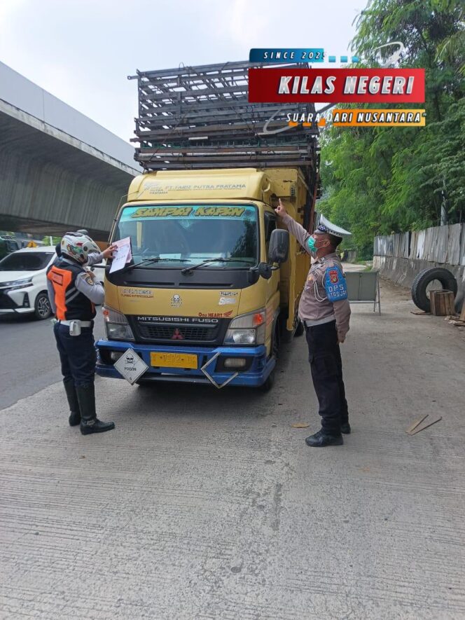 
Over Dimension and Over Loading, KBO Polantas Jakarta timur Melakukan Sosialisasi Dilapangan