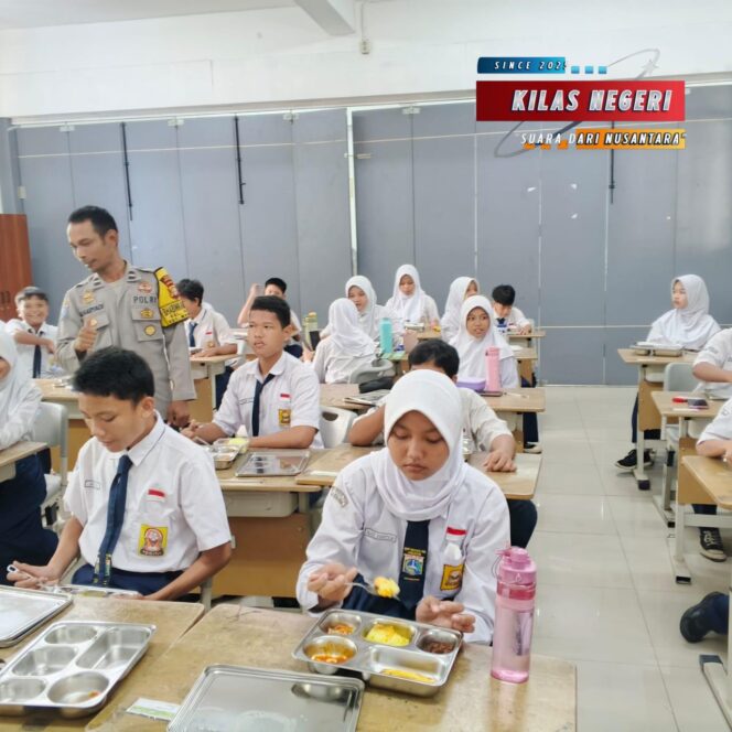 
Polres Metro Jaktim Gelar Program Makan Bergizi Gratis untuk Ribuan Siswa di Halim PK