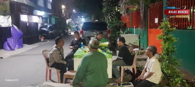 
Polisi Sambangi Poskamling di Kramatjati, Ajak Warga Perkuat Sinergi Jaga Keamanan Lingkungan