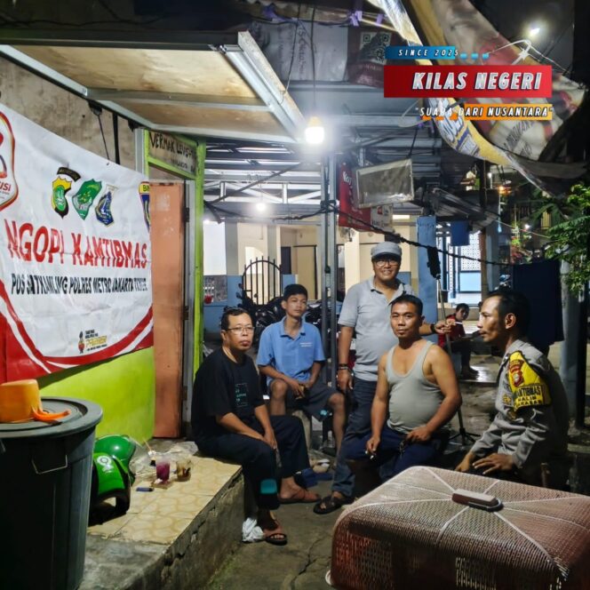 
Ngopi Kamtibmas, Polisi dan Warga Halim PK Bahas Keamanan Lingkungan Hingga Isu Ormas