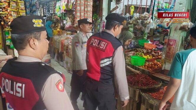 
Harga Sembako di Pasar Palmeriam Bergerak Naik, Polisi Lakukan Pemantauan Langsung