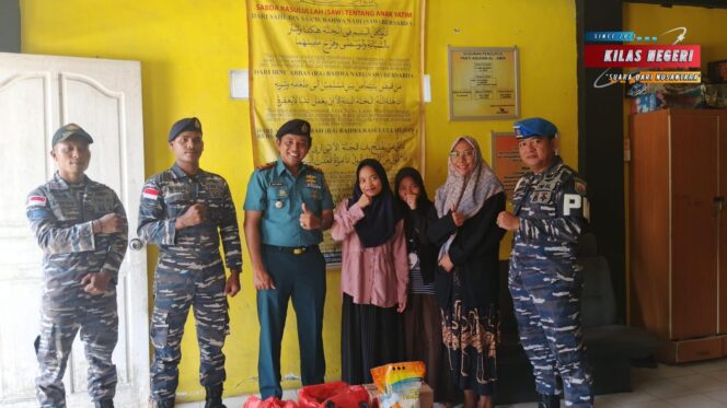 
Berbagi Kasih, Lanal Bintan Bagikan Paket Sembako Ke Panti Asuhan