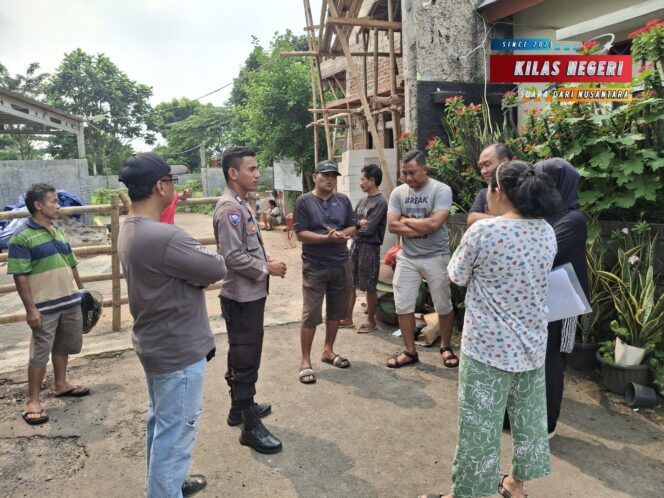 
Bhabinkamtibmas Cilangkap Mediasi Sengketa Lahan di Grand View Merapu
