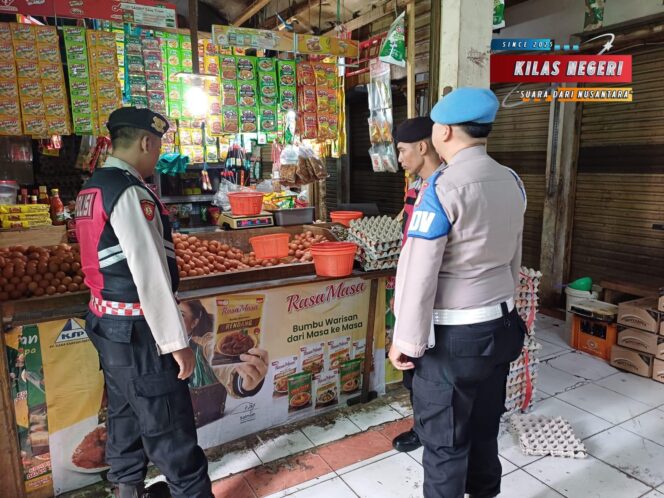 
Polsek Matraman Pantau Harga Sembako di Pasar Palmeriam, Beberapa Komoditas Mengalami Kenaikan
