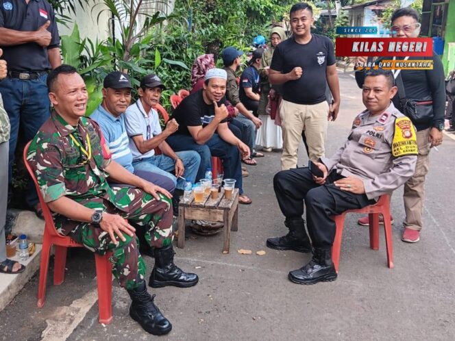 
Bhabinkamtibmas dan Babinsa Sambangi Tokoh Masyarakat RW 01 Kelurahan Dukuh, Wujudkan Lingkungan Aman dan Kondusif