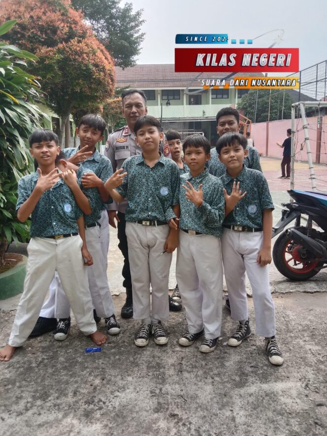 
Sambang One Day One School di YAMAS, Bhabinkamtibmas Polsek Makasar Tekankan Pengawasan dan Pencegahan Bullying di Lingkungan Sekolah