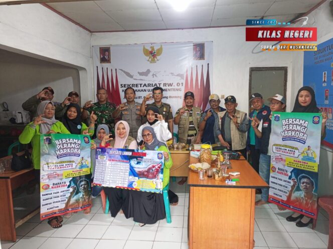 
Polsek Cakung Gencarkan Edukasi Bahaya Narkoba Lewat Giat Sambang Bhabinkamtibmas