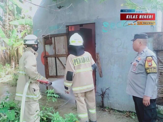 
Bhabinkamtibmas Hadiri Gladi Penanggulangan Kebakaran di Susukan, Warga Diberi Pelatihan Tanggap Darurat
