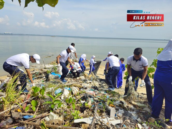 
Danlanal Bintan Hadiri Acara Coastal Cleaning Up Ocean Literasea
