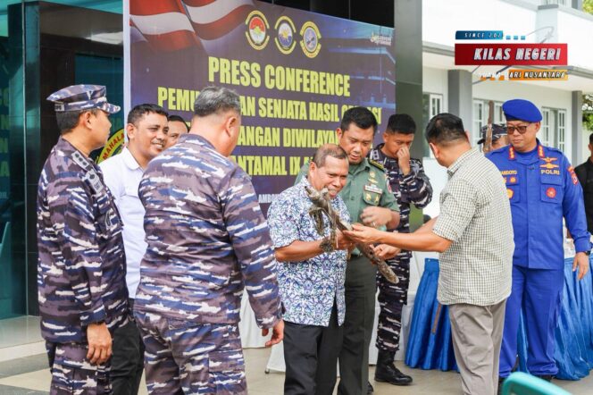 
Lantamal IX Gelar Press Conference Pemusnahan Senjata Hasil Penggalangan