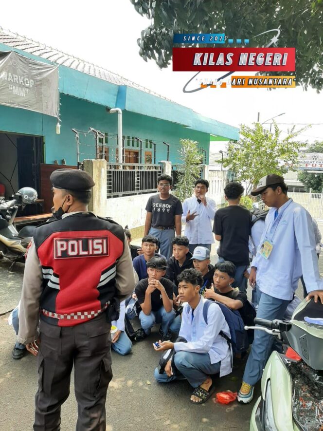 
Unit Samapta Polsek Ciracas Intensifkan Patroli Dialogis, Antisipasi Guantibmas di Wilayah Rawan