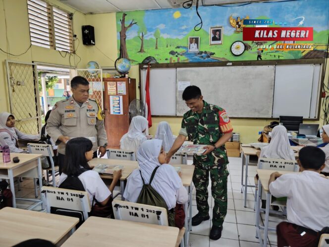 
Bhabinkamtibmas Kelurahan Bambu Apus Kawal Distribusi Makanan Bergizi Gratis untuk Ribuan Pelajar di Cipayung