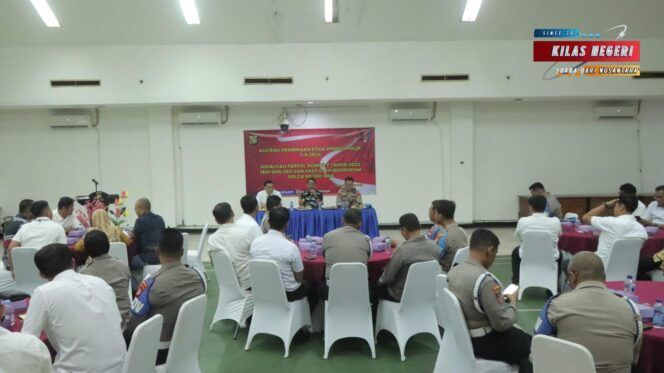 
Perkuat Integritas dan Profesionalisme, Polres Metro Jakarta Timur Gelar Asistensi Etika Profesi dan Sosialisasi Perpol Nomor 7 Tahun 2022
