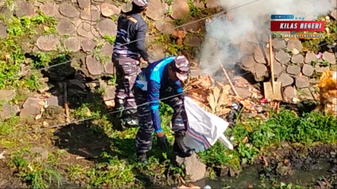 
Lanal Bandung dan Agranagara Indonesia Bersih-Bersih Sungai Cicadas Kota Bandung