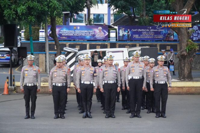 
PS Kasat Lantas Metropolitan Jakarta Timur Mengikuti Apel Fungsi dan Pemberian Penghargaan bagi personel Ditlantas PMJ yang Berprestasi