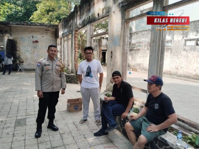 
Bhabinkamtibmas Bidaracina Sambangi Tokoh Masyarakat, Perkuat Sinergi Cegah Gangguan Kamtibmas