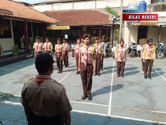
Polsek Makasar Gelar Latihan Pokok Bersama Saka Bhayangkara Tingkatkan Wawasan dan Disiplin Generasi Muda