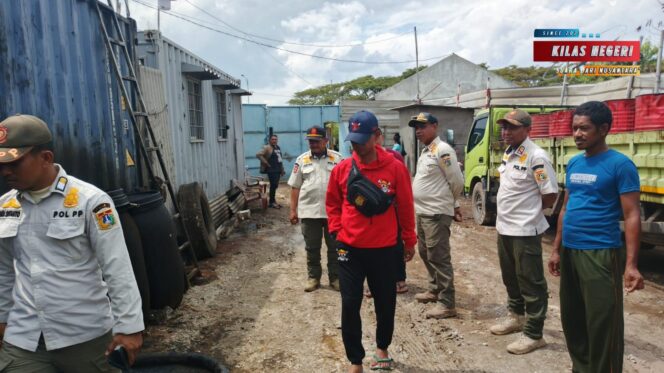 
Tudingan Pengoplosan Oli Bekas di Cilincing Dibantah, Warga dan Aparat Nyatakan Tidak Ada Pelanggaran