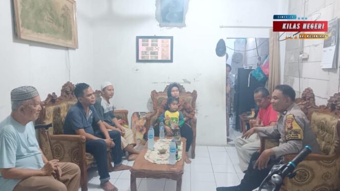 
Bhabinkamtibmas Kayu Manis Berhasil Meredam Konflik Warga dan Sosialisasikan Program HUT Bhayangkara