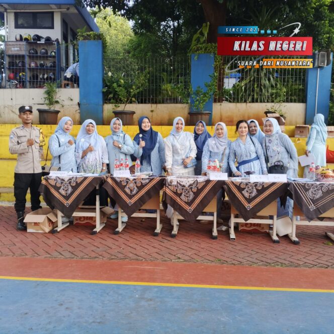 
Bhabinkamtibmas Halim PK Gelar Program “One Day One School” di SMPN 214 Jakarta Timur