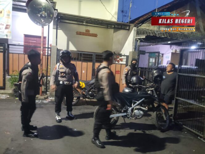 
Polsek Jatinegara Gagalkan Tawuran Remaja di Cipinang Pulo Maja, Tiga Terduga Diamankan