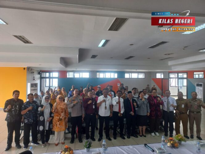 
Polisi Jadi Narasumber Pembinaan Sadar Hukum di Matraman, Tekankan Peran Warga Perangi Narkoba