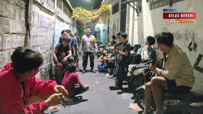 
Polsek Jatinegara Gelar Patroli Cipta Kondisi, Antisipasi Tawuran dan Jaga Kamtibmas