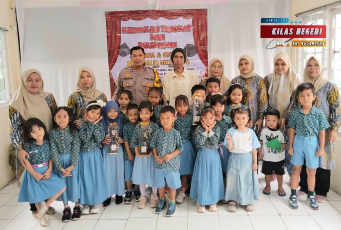 
Bhabinkamtibmas Palmeriam Sambangi PAUD dan RW 06, Pererat Hubungan Polisi dan Warga