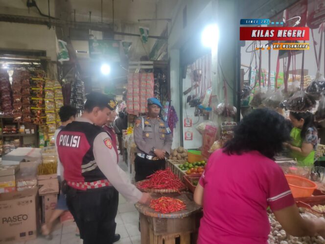 
Polsek Matraman Lakukan Pemantauan Harga Sembako di Pasar Palmeriam, Pastikan Ketersediaan Aman