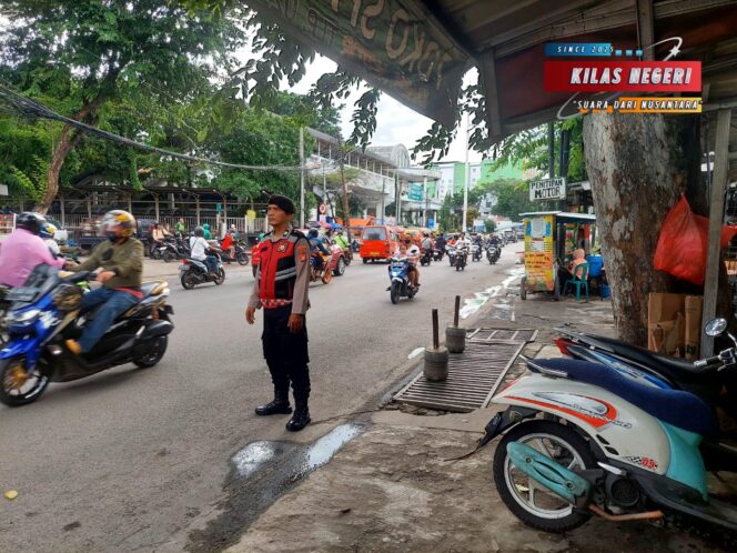 
Polsek Makasar Atur Lalin Sore Hari di Terminal Pinang Ranti, Antisipasi Kemacetan Menuju Pondok Gede