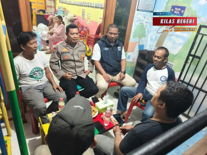 
Bhabinkamtibmas Palmeriam Gelar Dialog Kamtibmas dan Problem Solving Bersama Warga RW 01