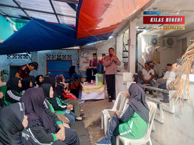 
Kapolsek Makasar Gelar Jum’at Curhat Bersama Warga Kebon Pala, Dengar Langsung Aspirasi Masyarakat