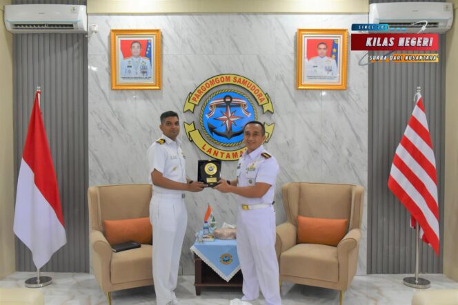 
Lantamal I Sambut Kedatangan Kapal Perang India INS Saryu P54 di Dermaga Pelindo 104 Belawan