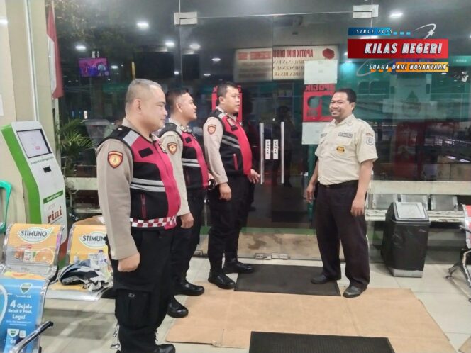 
Polsek Pulogadung Gelar Patroli Dialogis dan Cooling System di Kawasan Rawamangun