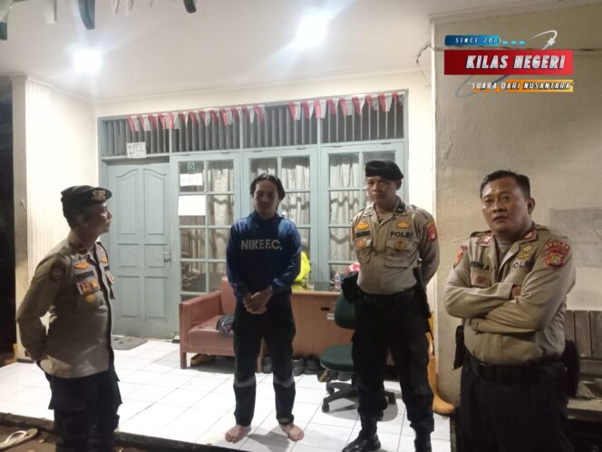 
Antisipasi Tawuran dan 3C, Samapta Polsek Makasar Patroli Titik Singgung di Rumah Dinas Camat