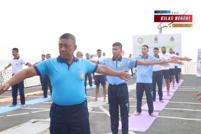 
Personel Lantamal I Laksanakan Olahraga Bersama Dengan ABK Kapal Perang India INS Saryu P54