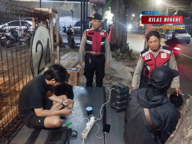 
Unit Samapta Polsek Matraman Sambangi Pangkalan Ojol, Himbau Waspada Orderan Fiktif dan Kejahatan Jalanan