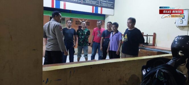 
Kapolsek Makasar Sambangi Pos Kamling RW 01, Ajak Petugas Tingkatkan Kewaspadaan Lingkungan