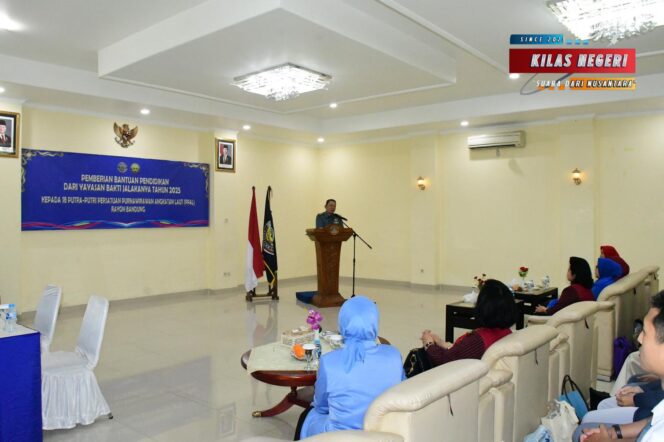 
Putra-Putri Purnawirawan TNI AL Rayon Bandung Terima Bantuan Beasiswa Dari Yayasan Jalakanya