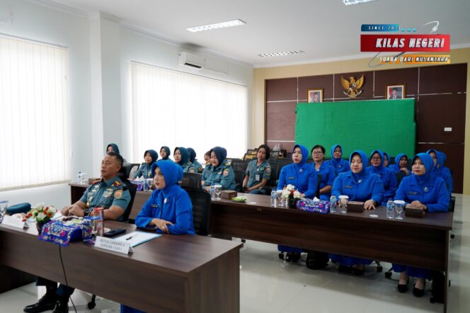 
Tingkatkan Profesionalisme, Danlanal Bersama Prajurit Kowal Lanal Dumai Ikuti Pembekalan Pangkoarmada RI