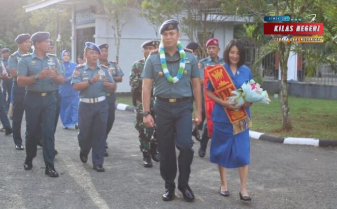 
Tradisi Penyambutan Komandan Lanal Nias